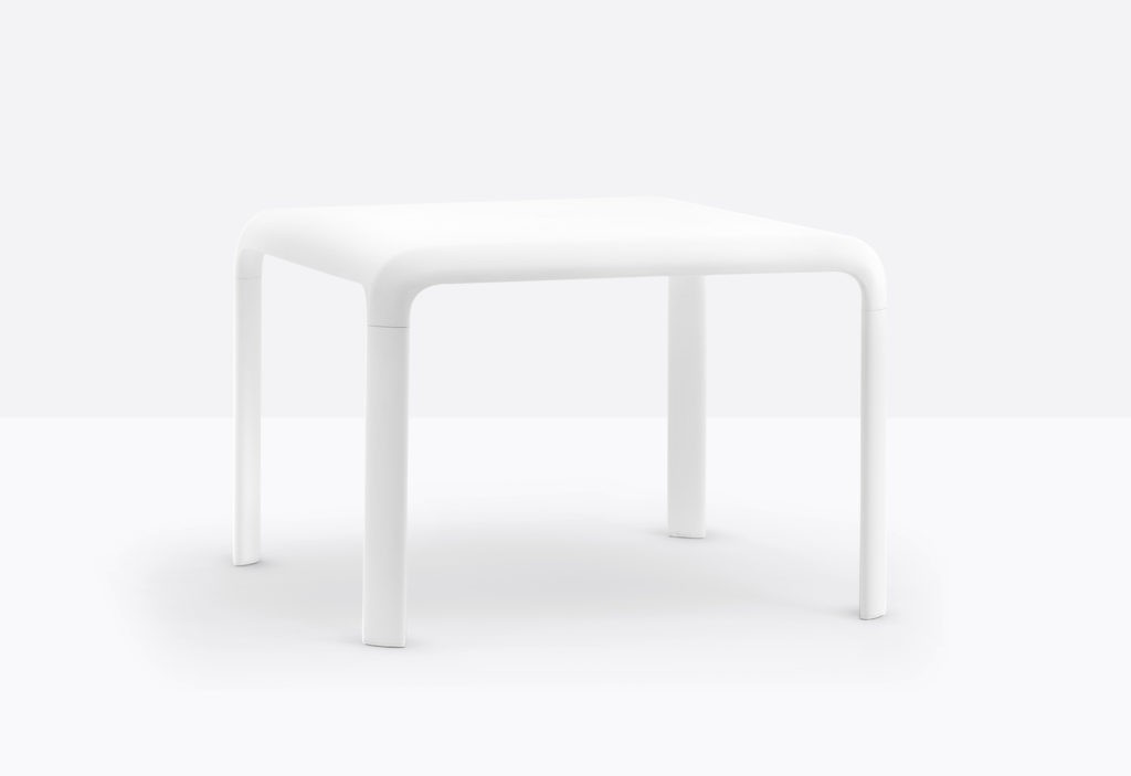 white stackable polypropylene table