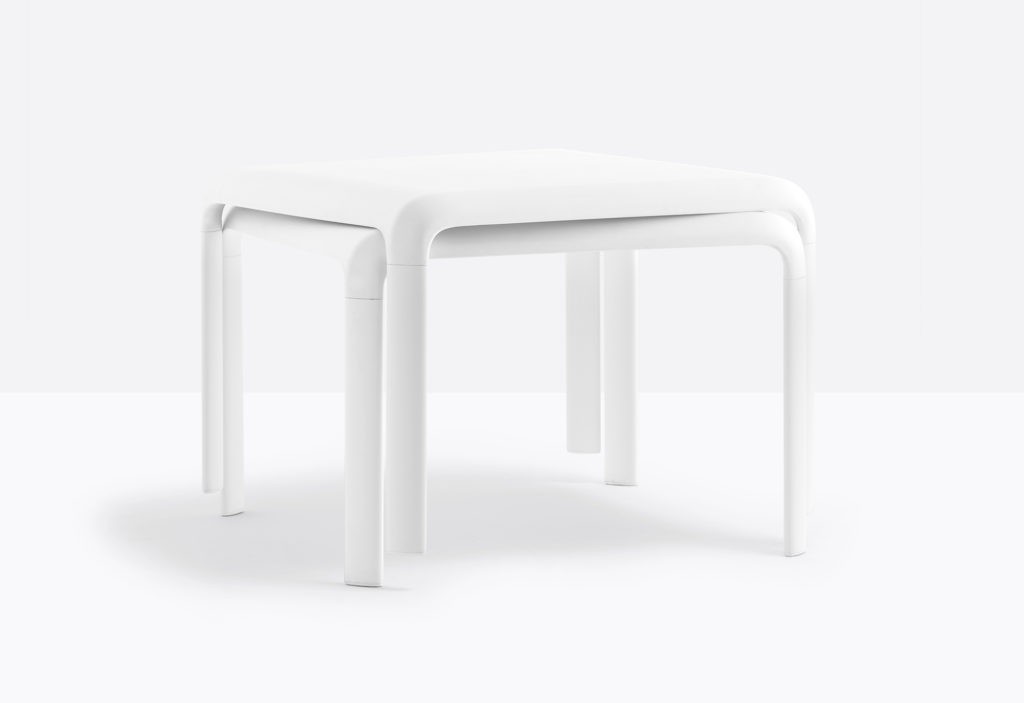 white stackable polypropylene table
