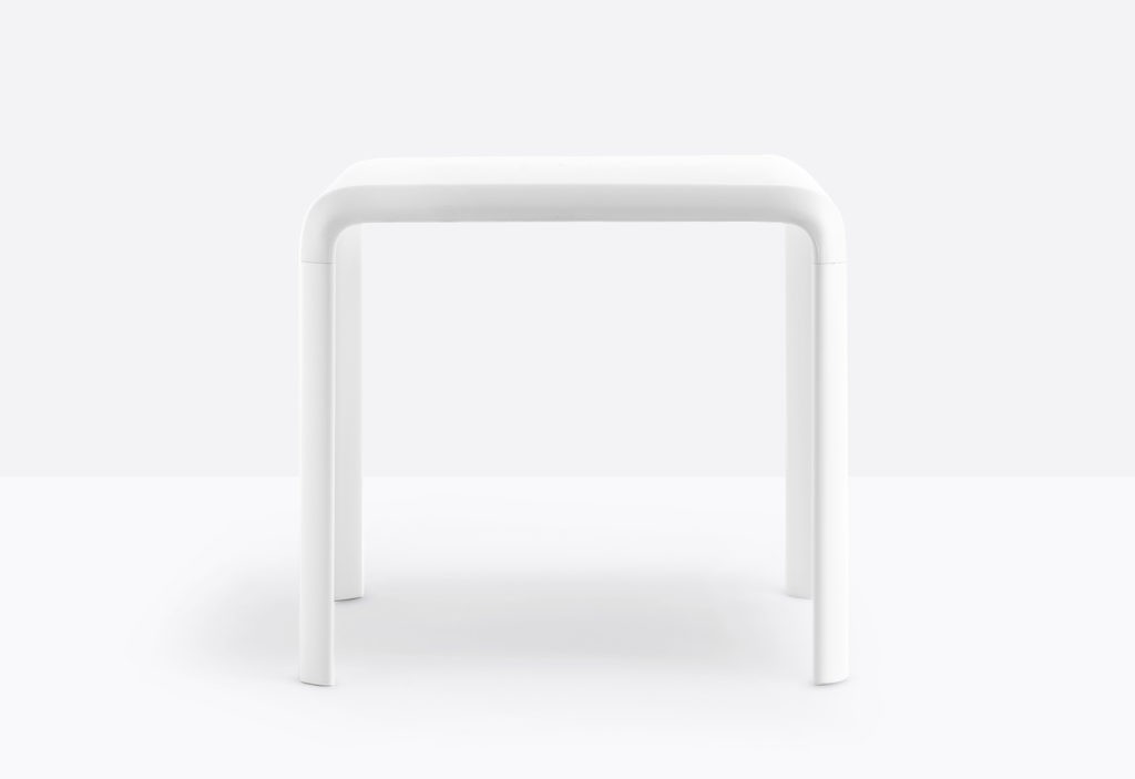 white stackable table