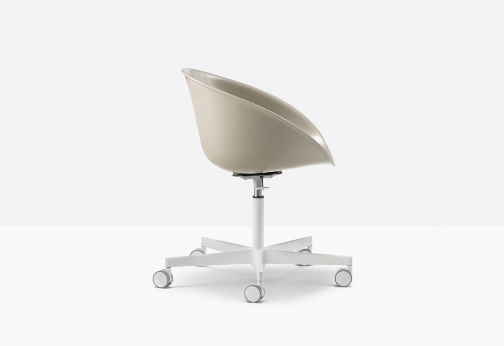 technopolymer swivel chair with aluminium base and castors